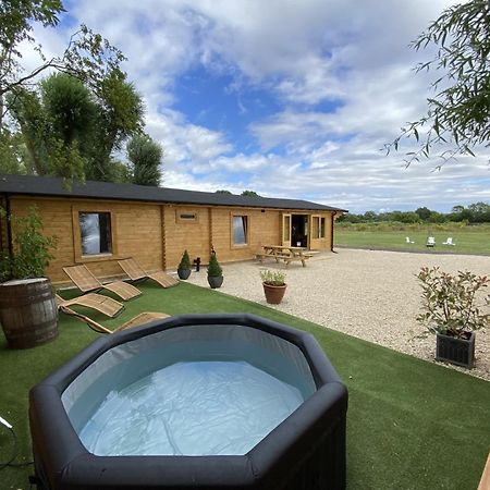 Inviting 3-Bedroom Lodge In Ashton Under Hill Evesham Exterior foto